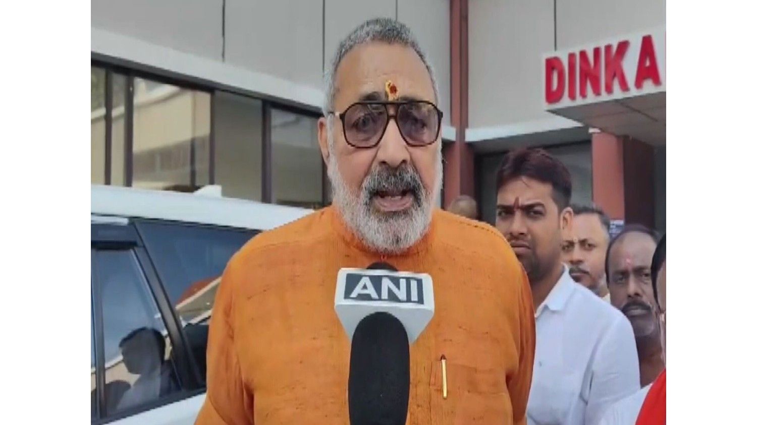 केंद्रीय मंत्री गिरिराज सिंह ने साधा ओवैसी पर निशाना, कहा 